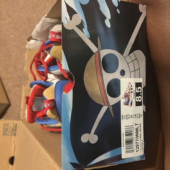 One piece themed sneakers - Picture 1 of 5